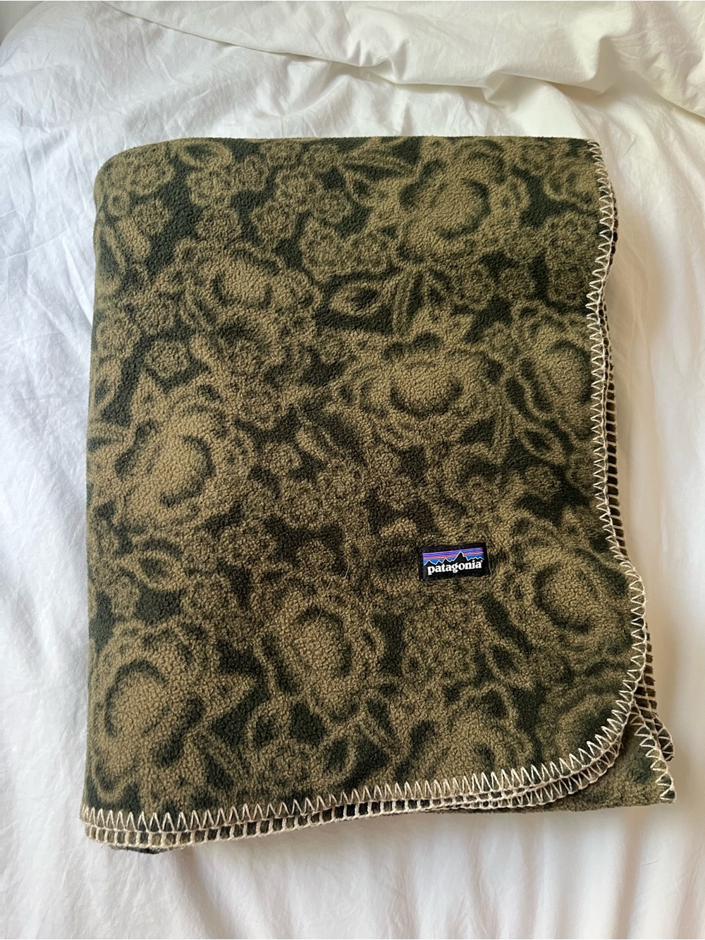 Patagonia Green and Tan Floral Fleece Synchilla Blanket 56x68”